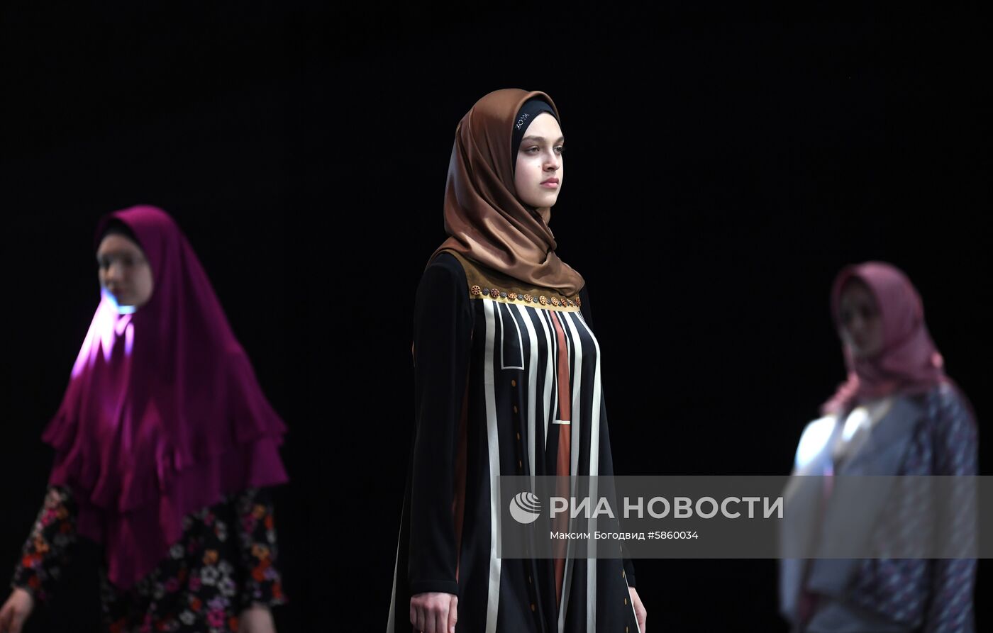 Модный показ «RUSSIA-OIC FASHIONWAY 2019»