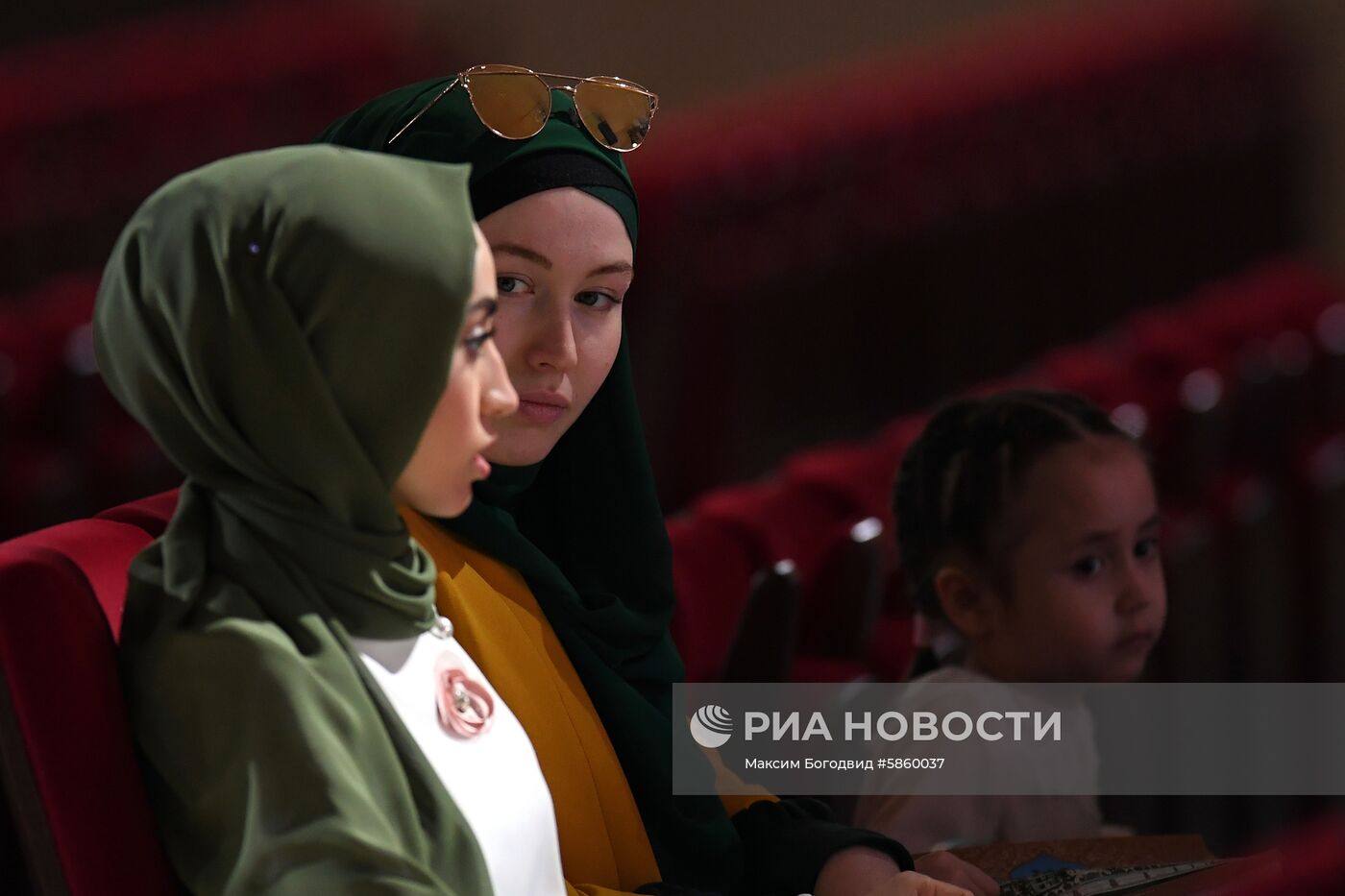 Модный показ «RUSSIA-OIC FASHIONWAY 2019»