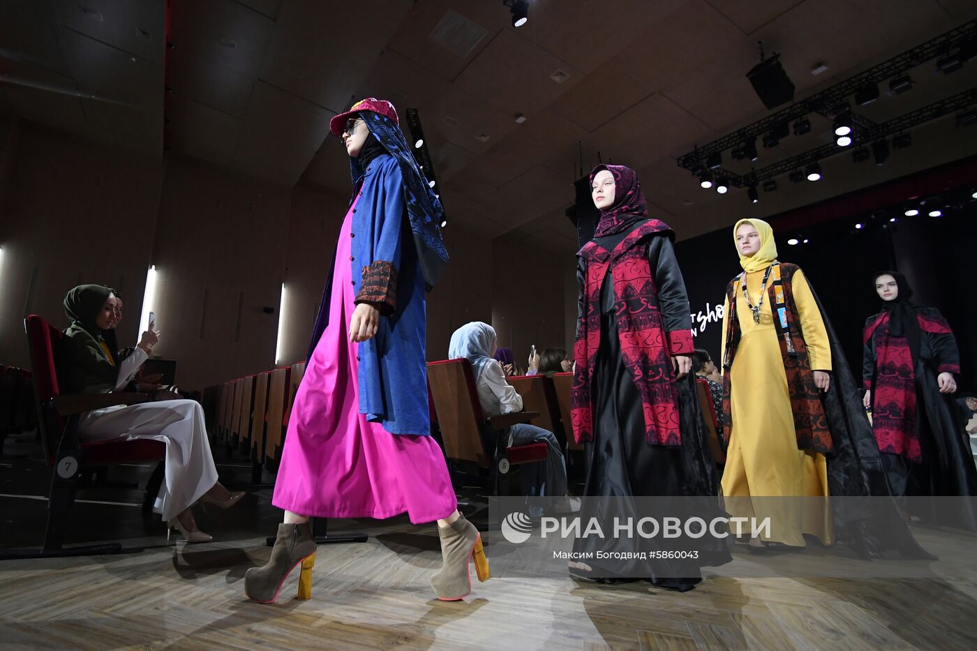 Модный показ «RUSSIA-OIC FASHIONWAY 2019»