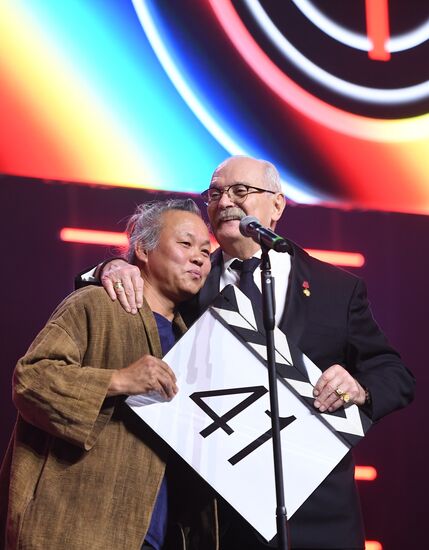 Церемония закрытия 41-го ММКФ