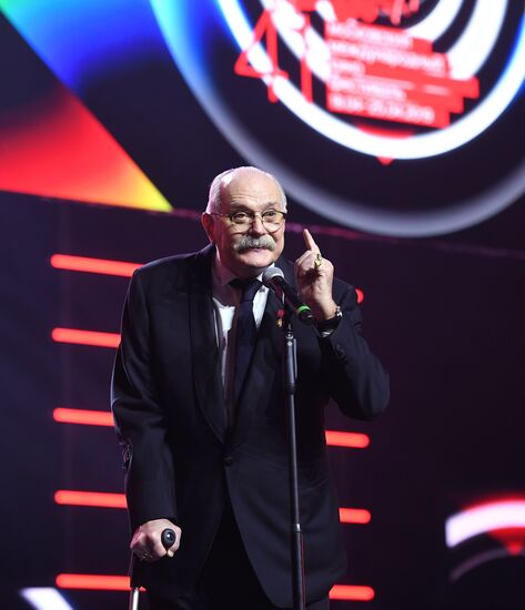 Церемония закрытия 41-го ММКФ