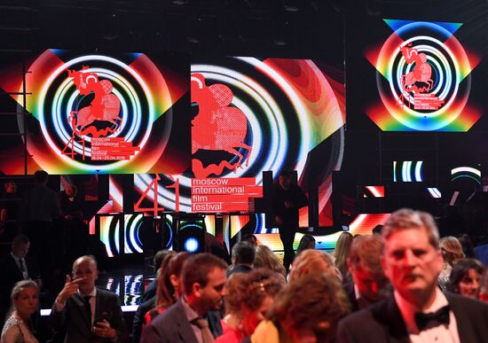 Церемония закрытия 41-го ММКФ