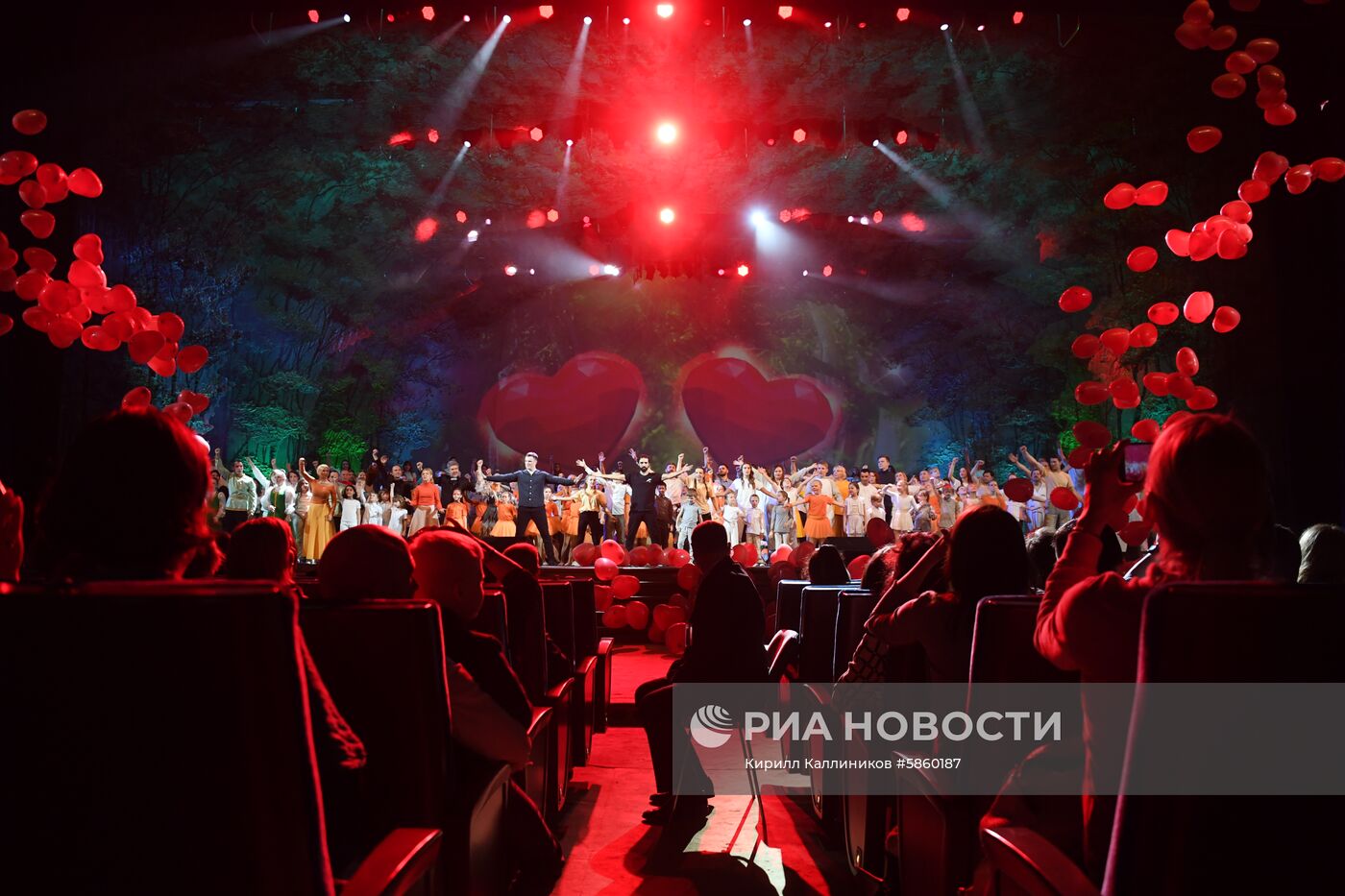 Спектакль "Мы все из одной глины" в Кремле