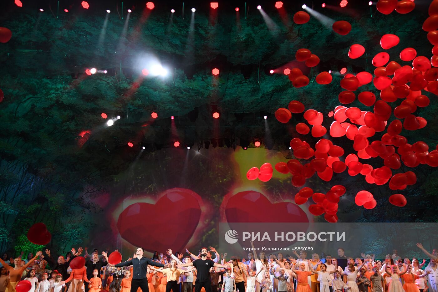 Спектакль "Мы все из одной глины" в Кремле