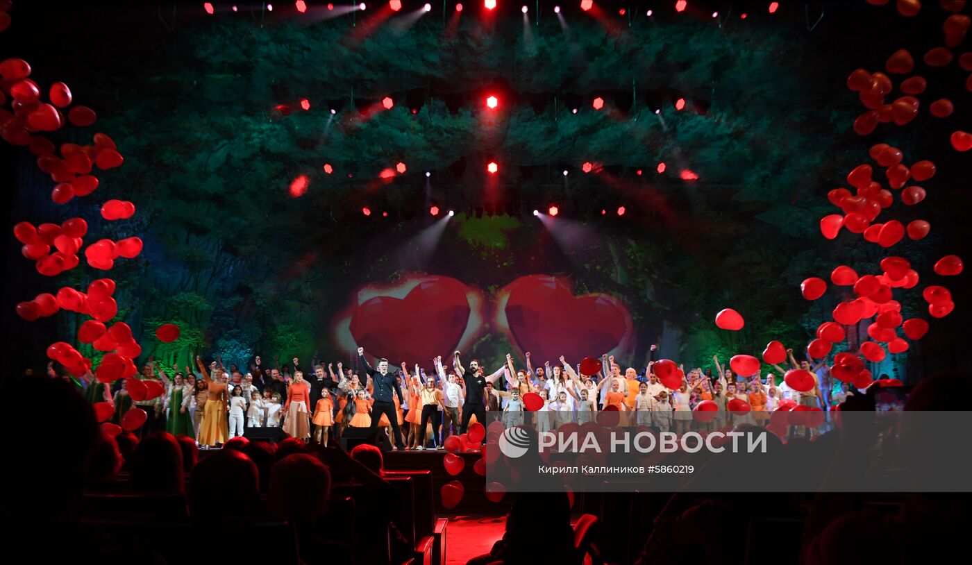 Спектакль "Мы все из одной глины" в Кремле
