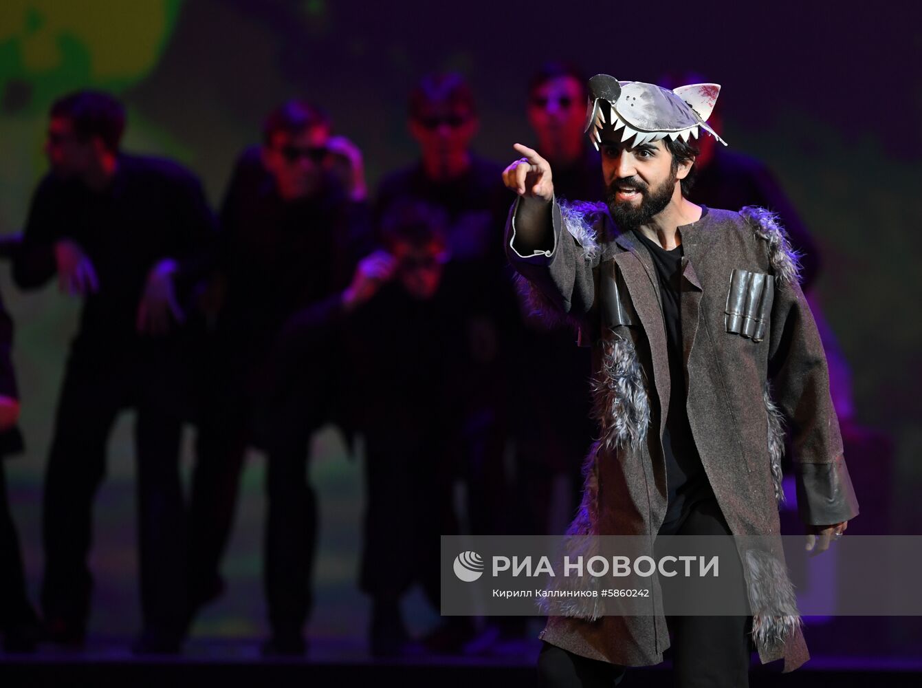 Спектакль "Мы все из одной глины" в Кремле