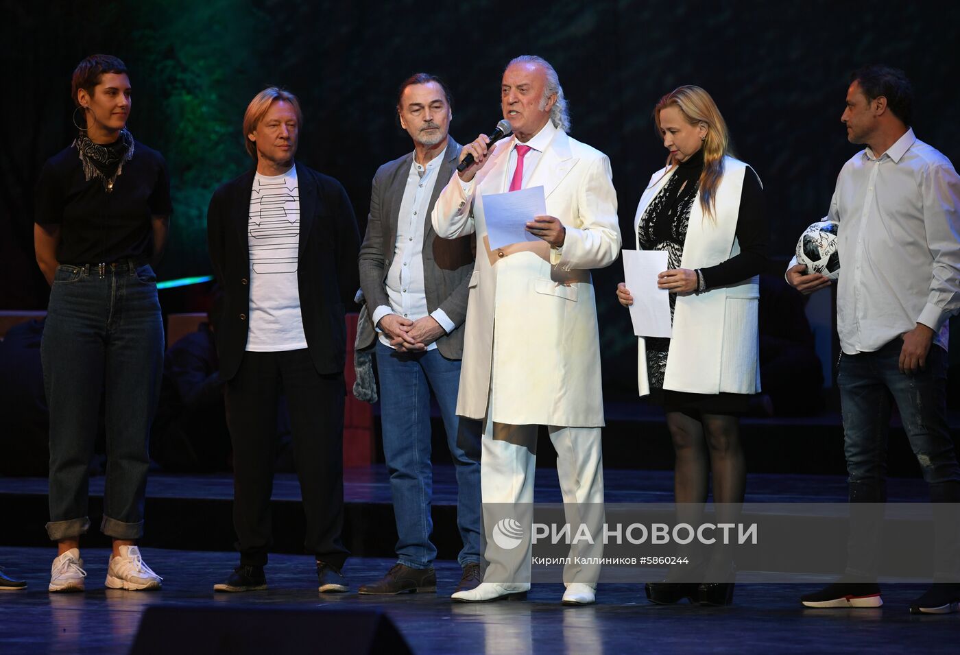 Спектакль "Мы все из одной глины" в Кремле