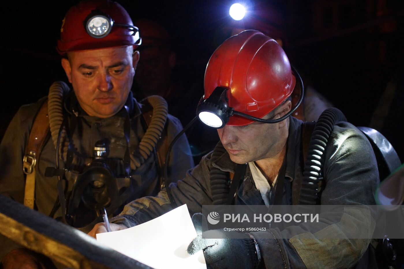 Взрыв произошел на шахте "Схидкарбон" в Луганской области