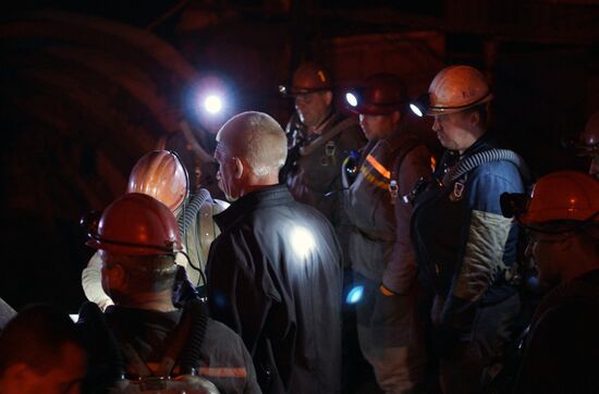Взрыв произошел на шахте "Схидкарбон" в Луганской области