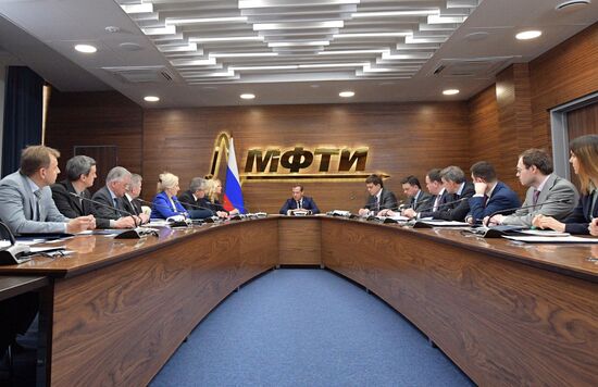 Премьер-министр РФ Д. Медведев посетил МФТИ