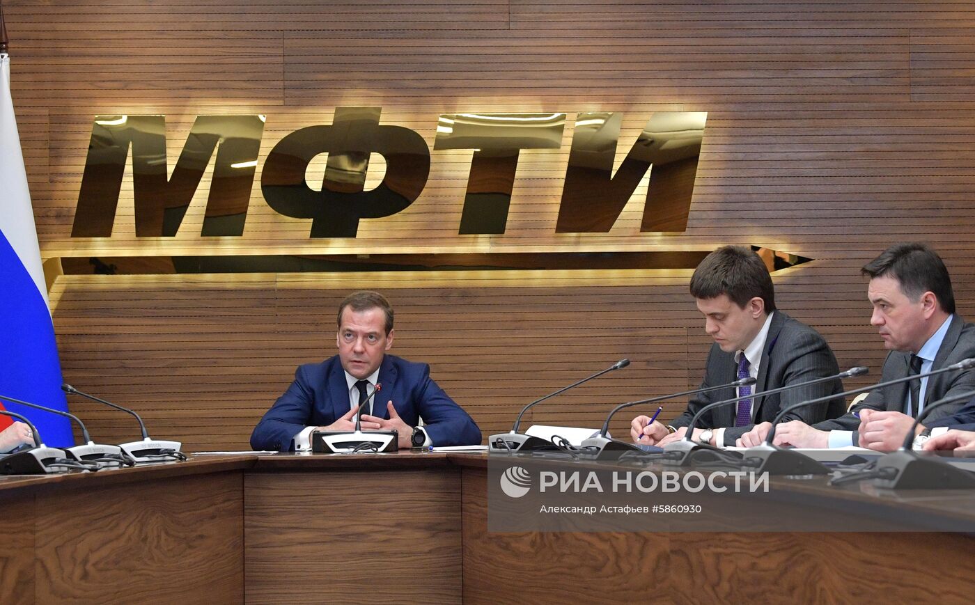Премьер-министр РФ Д. Медведев посетил МФТИ
