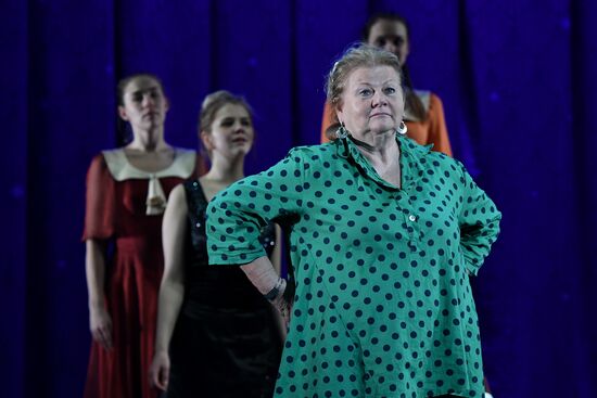 Репетиция спектакля "Всегда зовите Долли!" в Малом театре