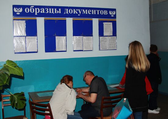 Граждане ЛНР и ДНР смогут получить паспорта РФ по упрощенной процедуре