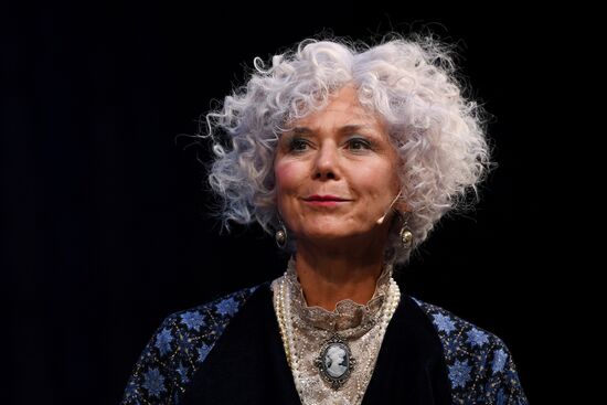 Репетиция спектакля "Всегда зовите Долли!" в Малом театре