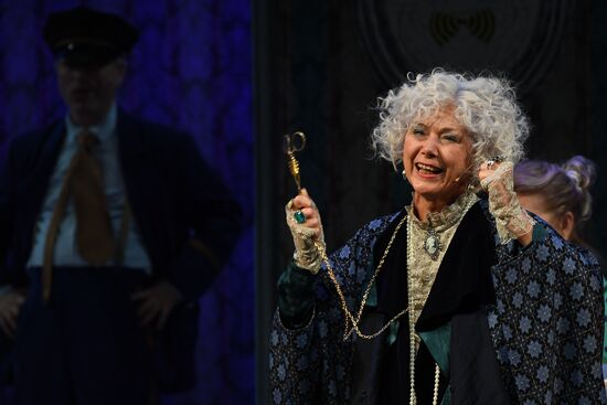 Репетиция спектакля "Всегда зовите Долли!" в Малом театре