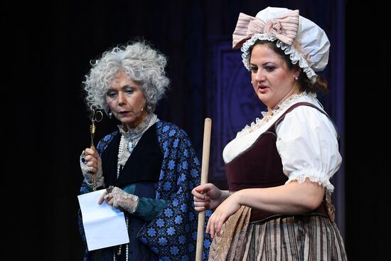 Репетиция спектакля "Всегда зовите Долли!" в Малом театре