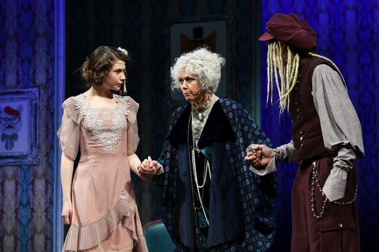 Репетиция спектакля "Всегда зовите Долли!" в Малом театре