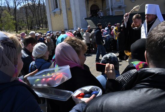 Освящение пасхальных куличей и яиц в Великую субботу