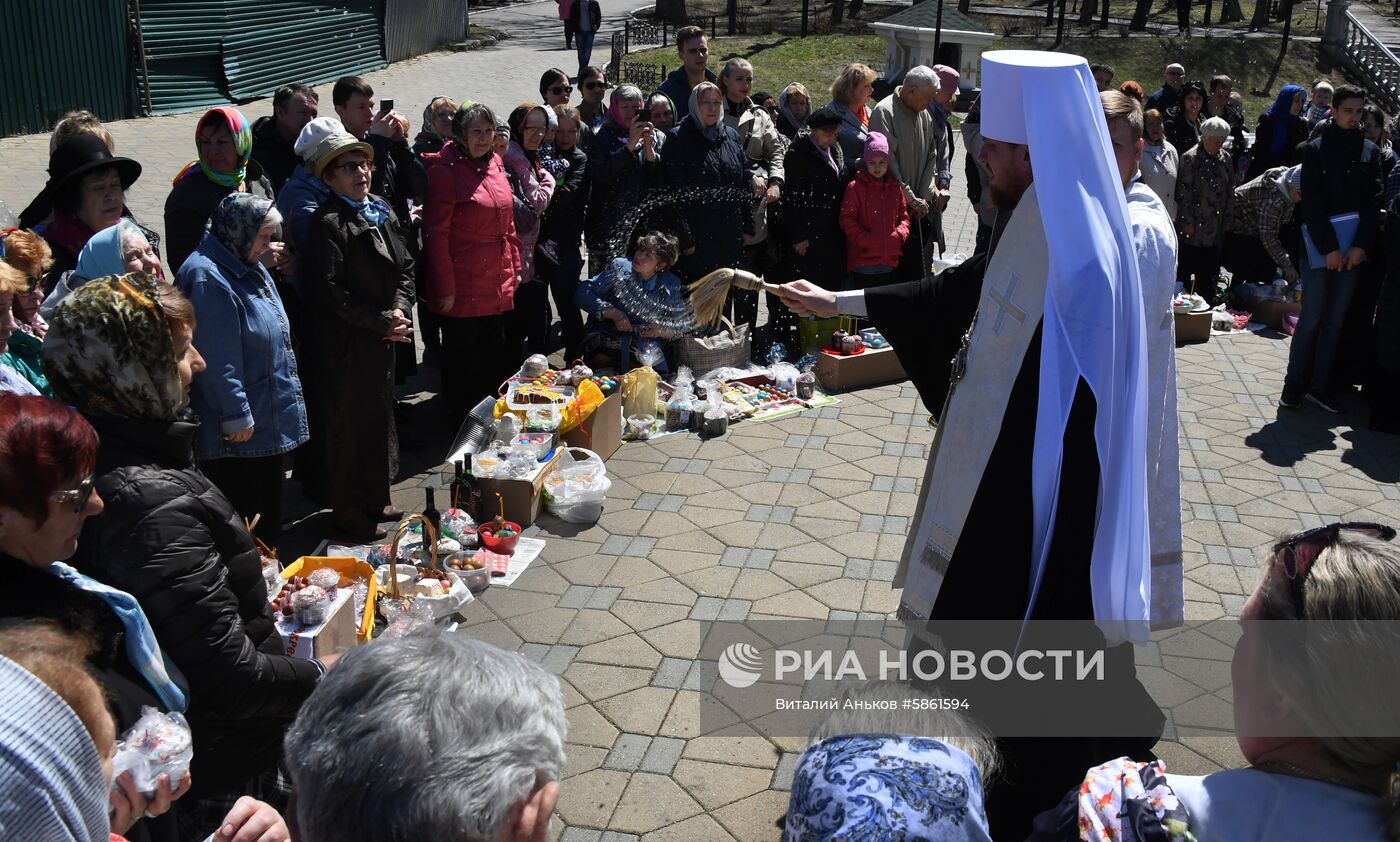 Освящение пасхальных куличей и яиц в Великую субботу