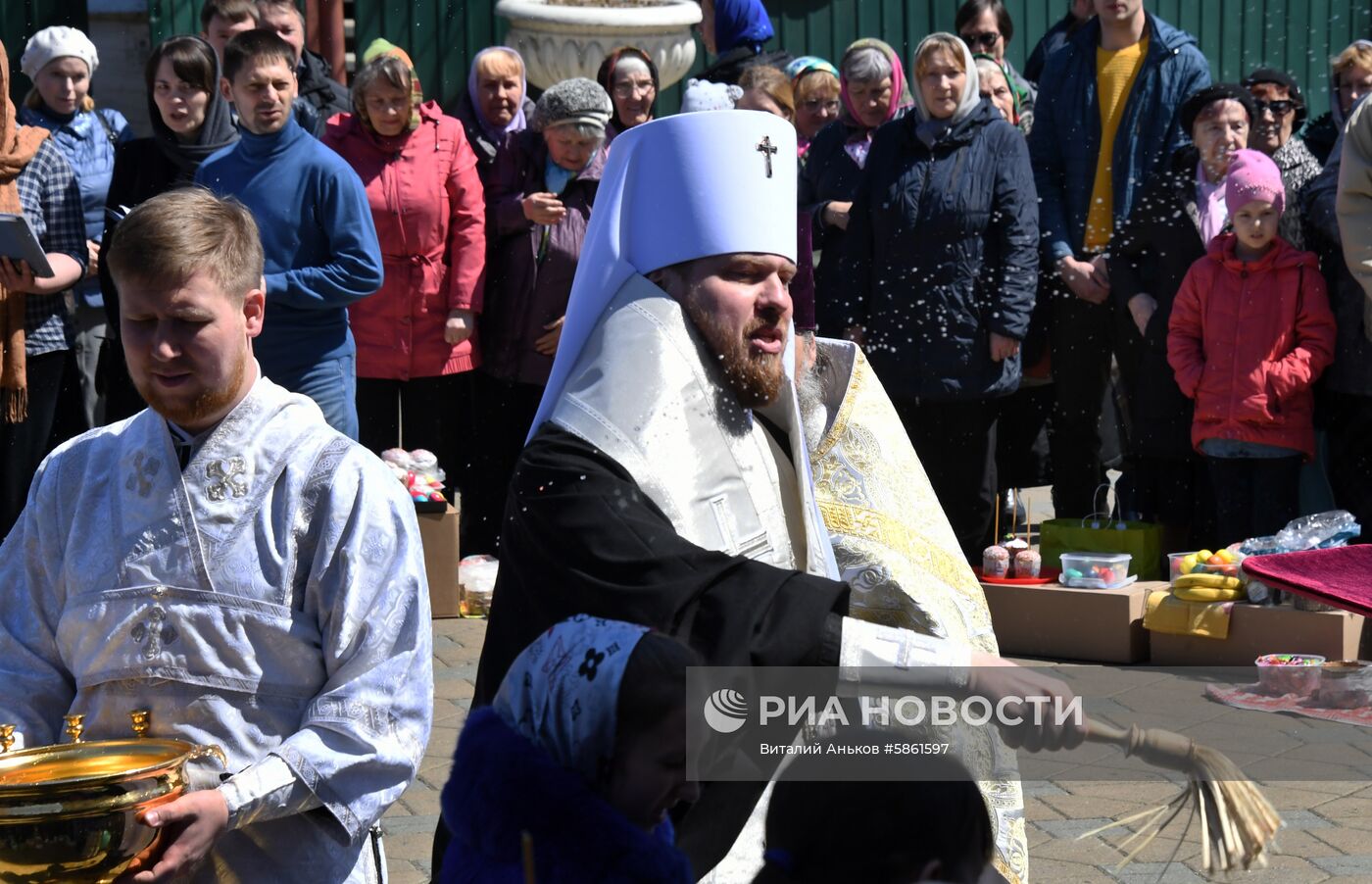 Освящение пасхальных куличей и яиц в Великую субботу