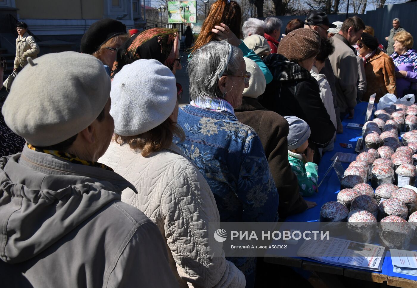 Освящение пасхальных куличей и яиц в Великую субботу