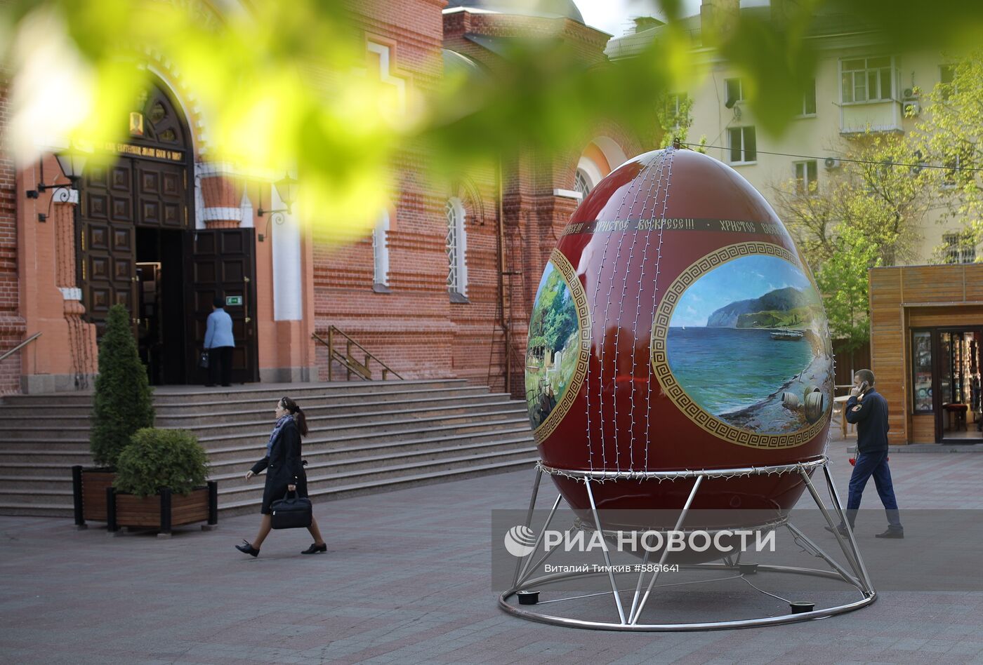 Освящение пасхальных куличей и яиц в Великую субботу