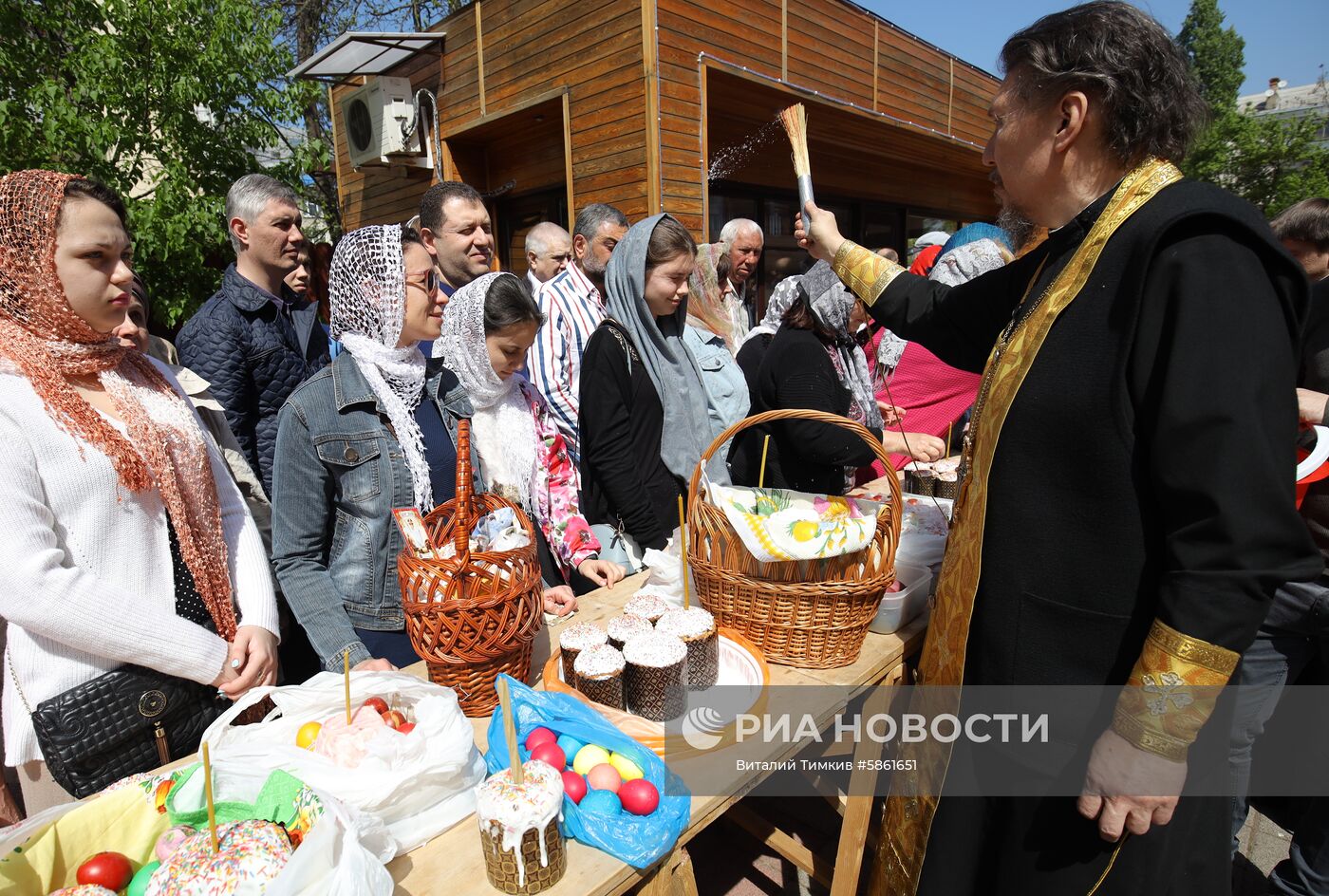 Освящение пасхальных куличей и яиц в Великую субботу