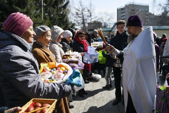 Освящение пасхальных куличей и яиц в Великую субботу