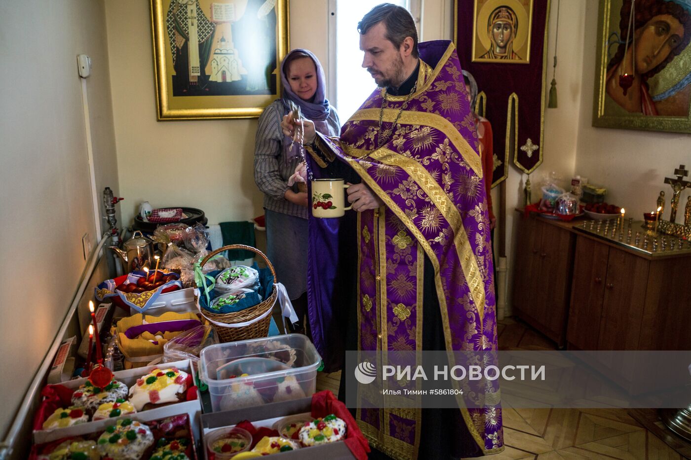 Освящение пасхальных куличей и яиц в Великую субботу