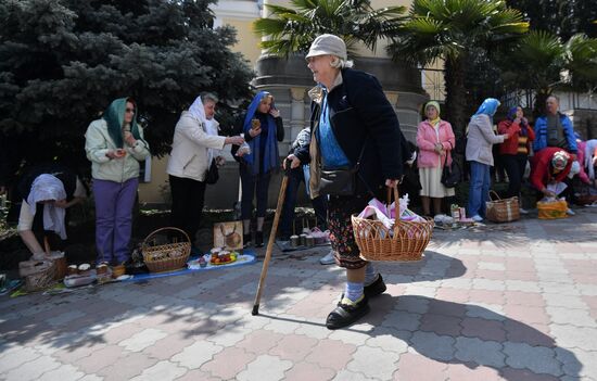 Освящение пасхальных куличей и яиц в Великую субботу