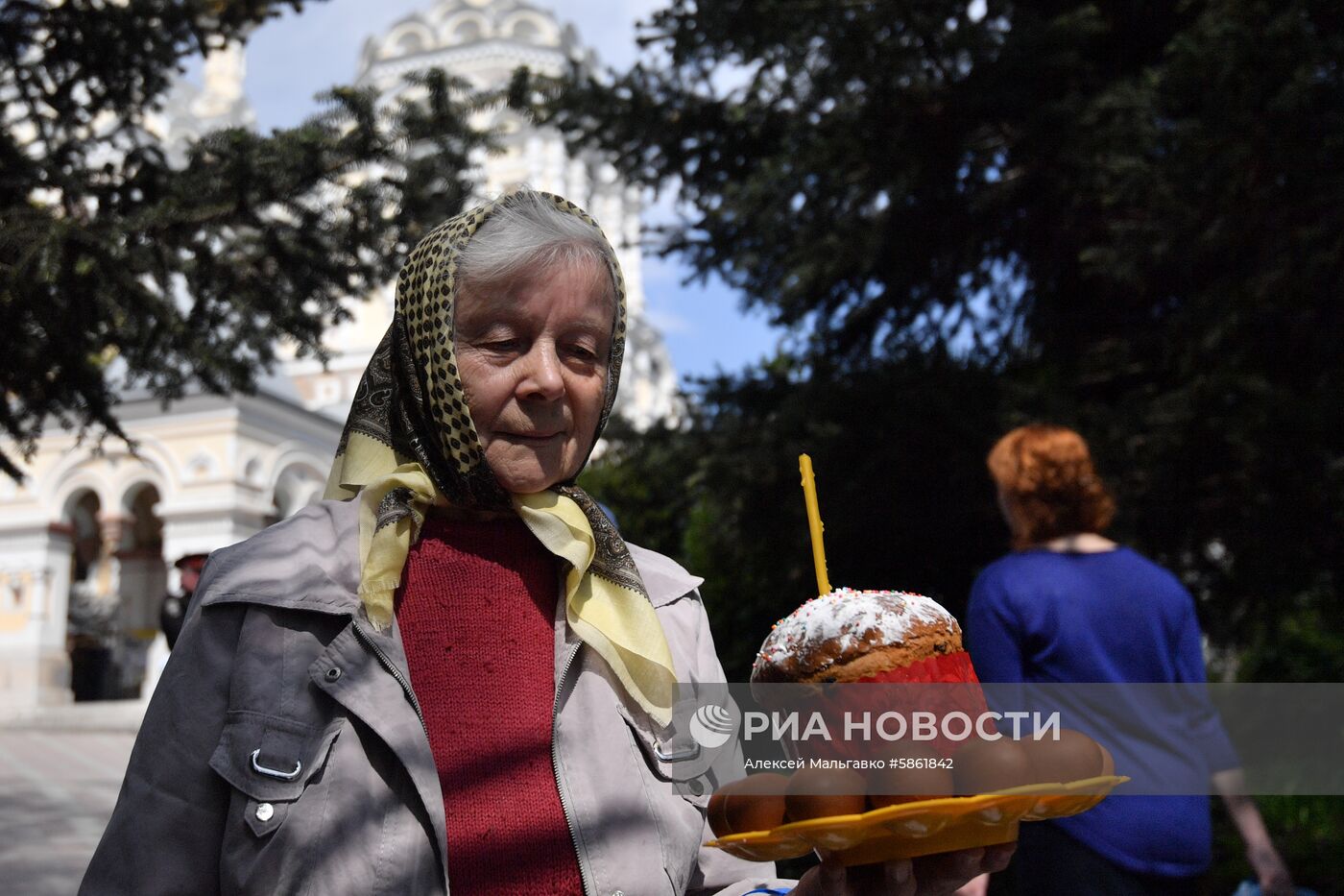 Освящение пасхальных куличей и яиц в Великую субботу