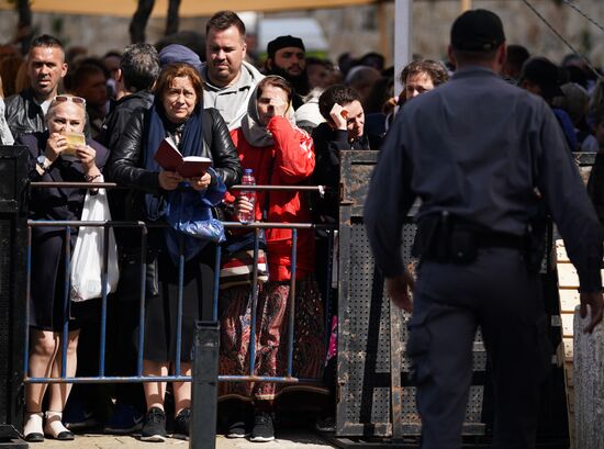 Схождение Благодатного огня в храме Гроба Господня