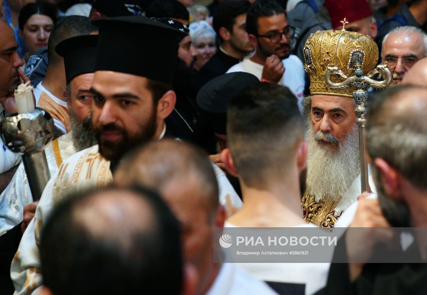 Схождение Благодатного огня в храме Гроба Господня