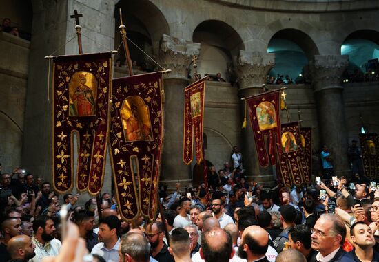 Схождение Благодатного огня в храме Гроба Господня