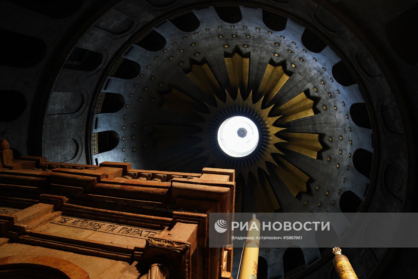 Схождение Благодатного огня в храме Гроба Господня