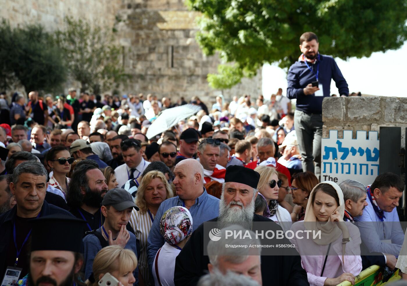 Схождение Благодатного огня в храме Гроба Господня