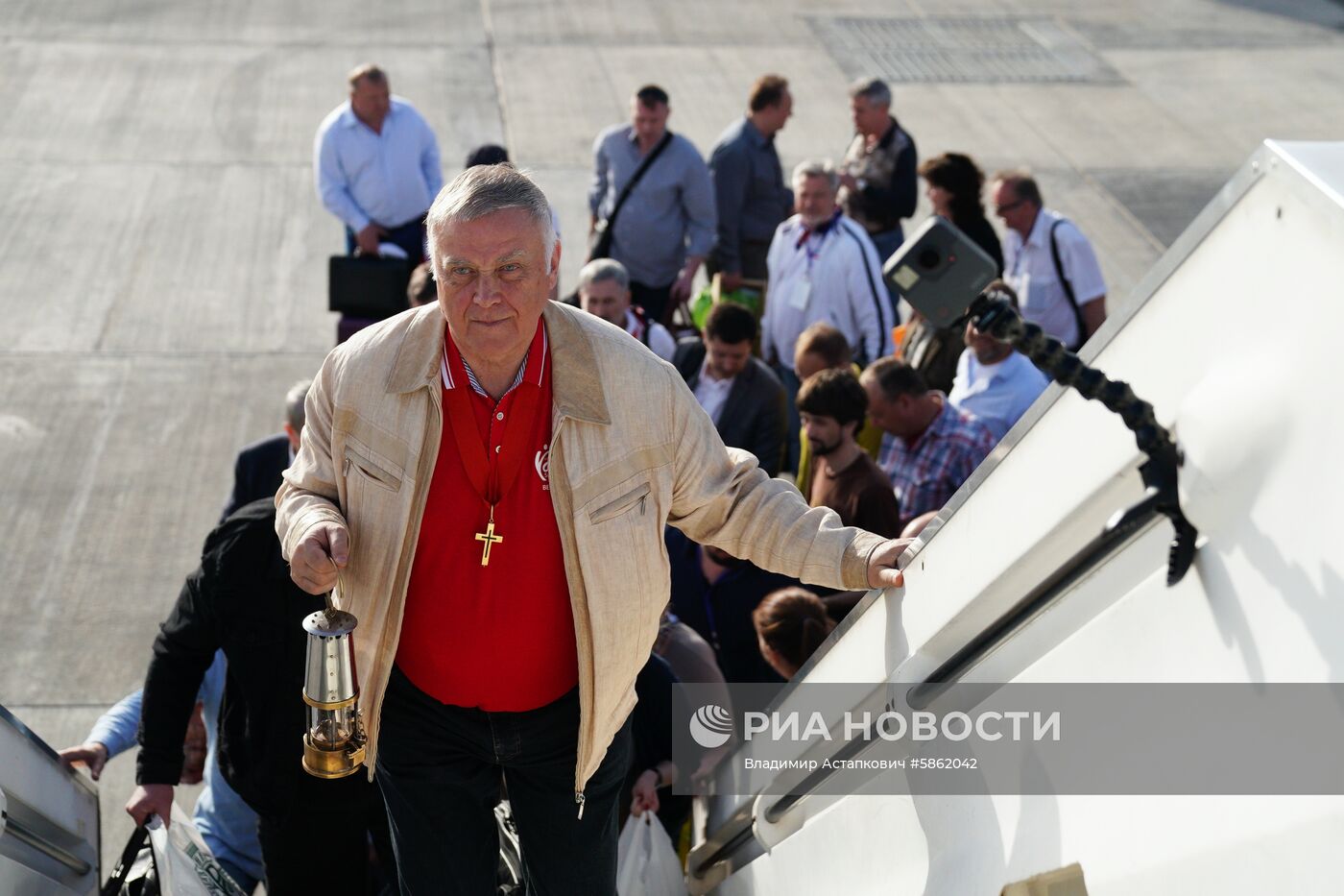 Схождение Благодатного огня в храме Гроба Господня