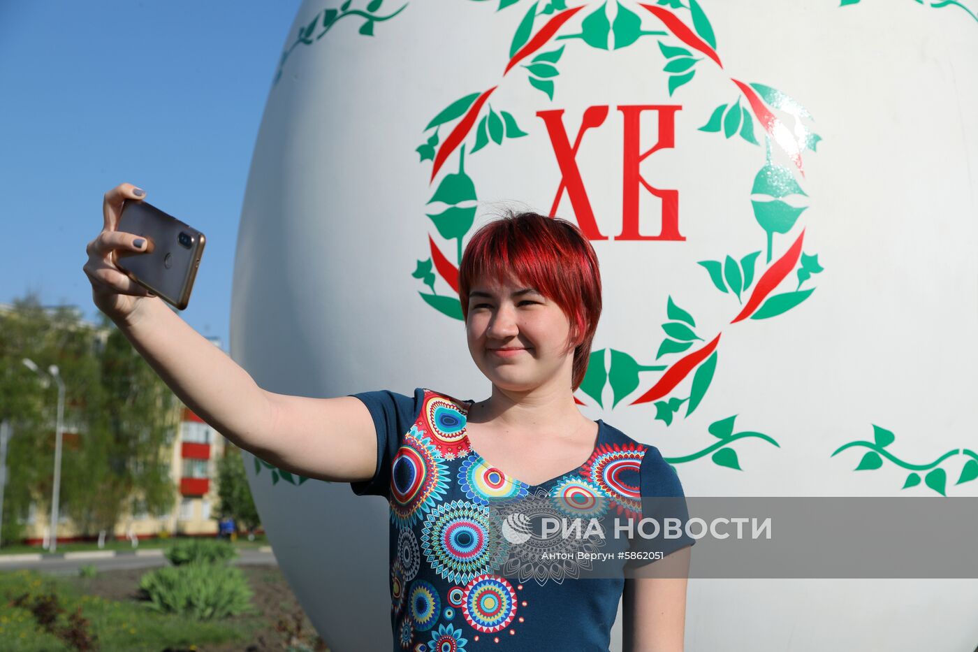 Под Белгородом перед Пасхой украсили трехметровое яйцо