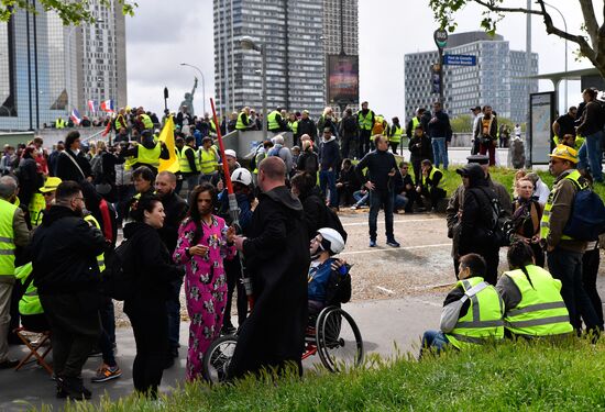 Акция протеста "жёлтых жилетов" во Франции