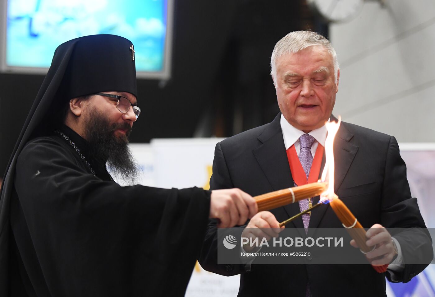 Встреча Благодатного огня в аэропорту Внуково