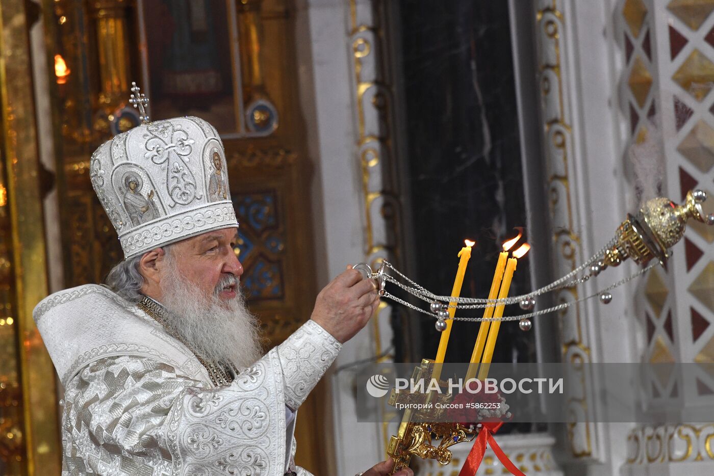 Пасхальное богослужение в храме Христа Спасителя