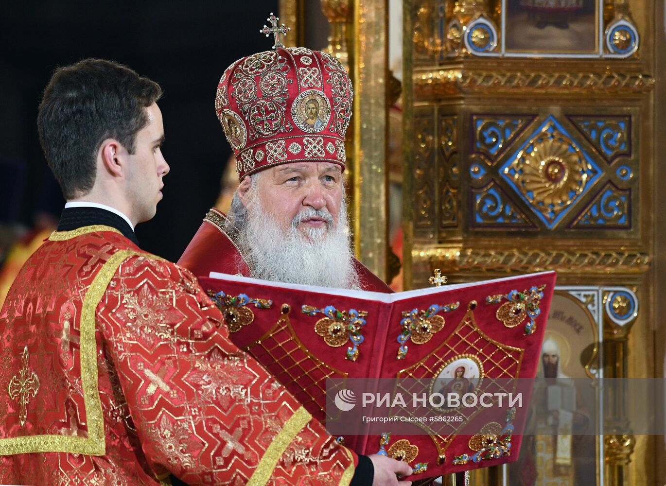 Пасхальное богослужение в храме Христа Спасителя