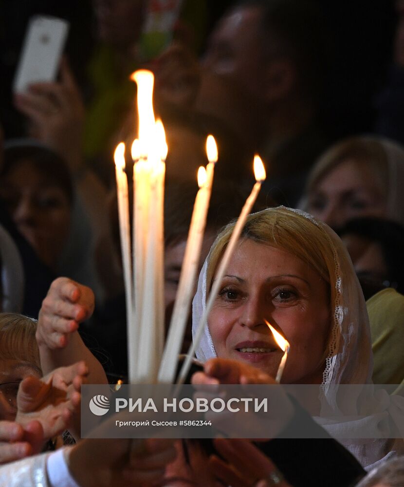 Пасхальное богослужение в храме Христа Спасителя