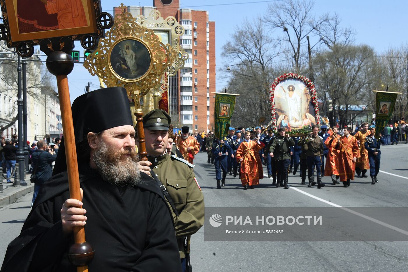 Пасхальный крестный ход