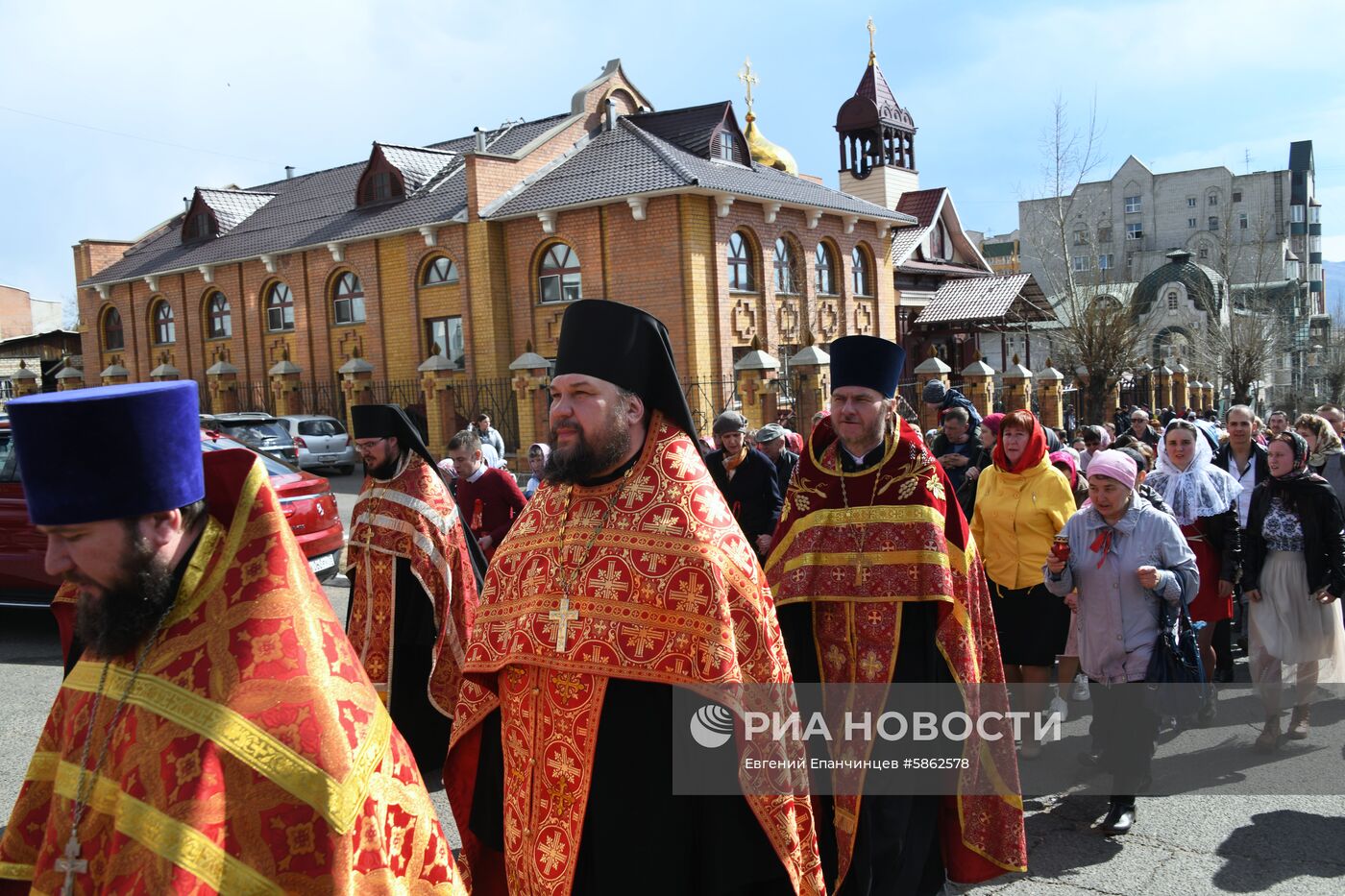 Пасхальный крестный ход