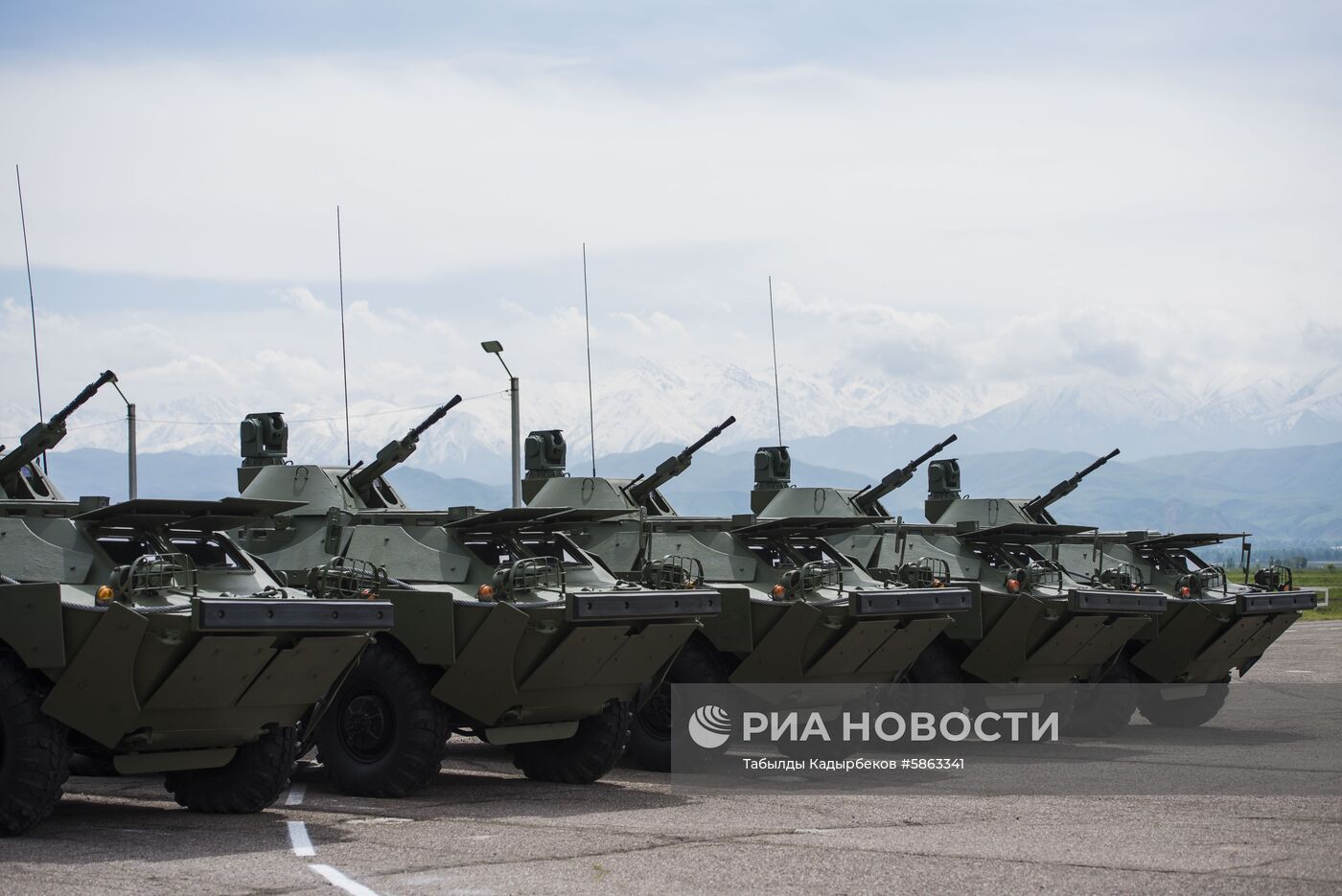 РФ передала Киргизии партию военной техники
