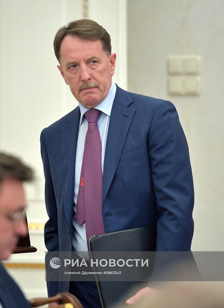 Президент РФ В. Путин провел совещание с членами правительства РФ