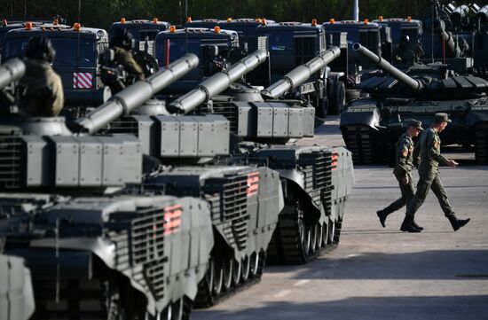 Прибытие военной техники на репетицию парада Победы