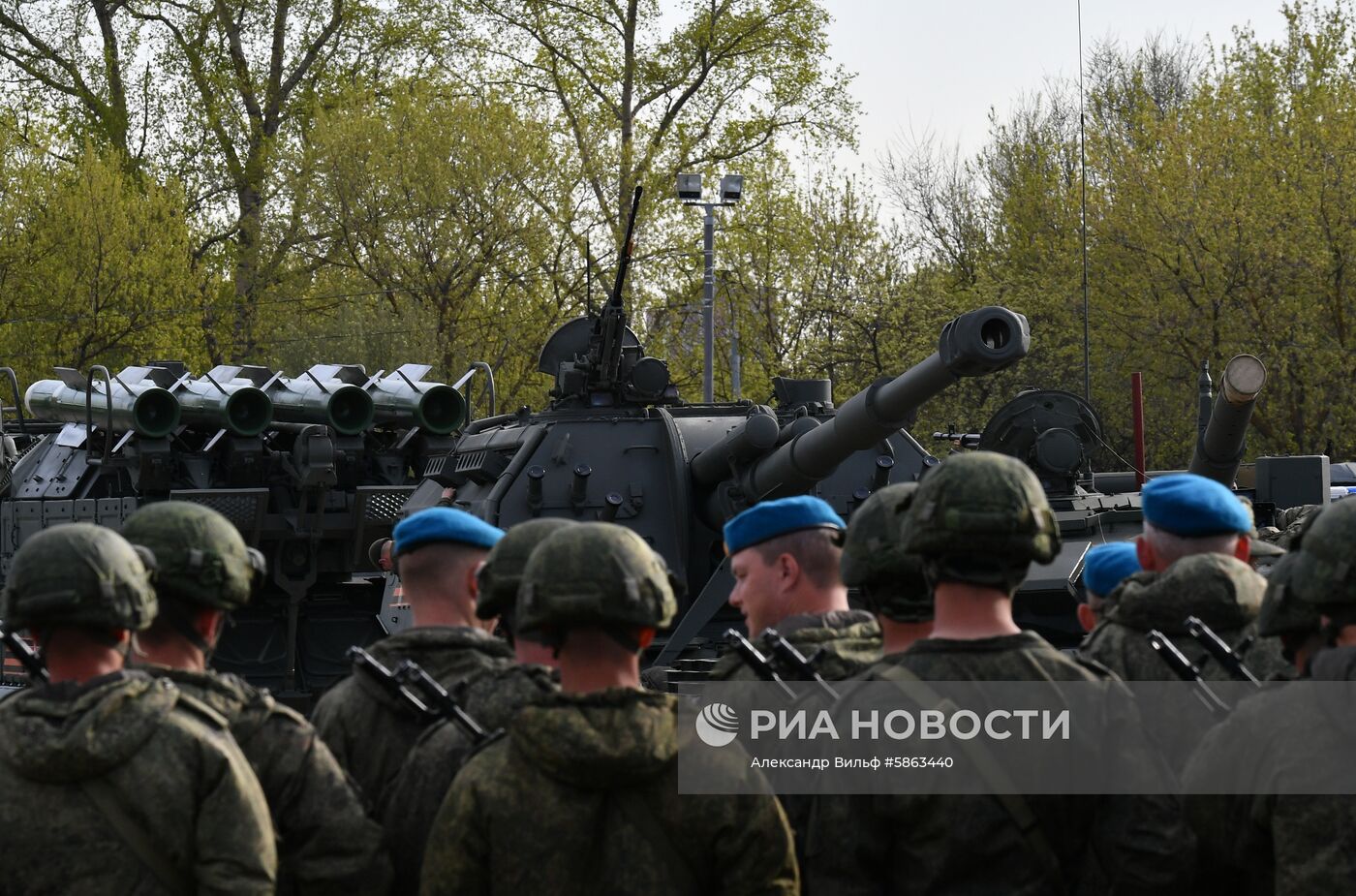 Прибытие военной техники на репетицию парада Победы