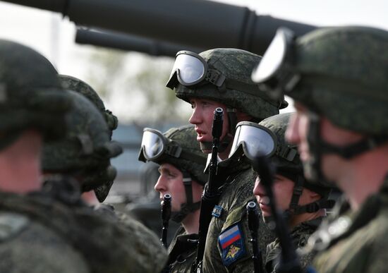 Прибытие военной техники на репетицию парада Победы